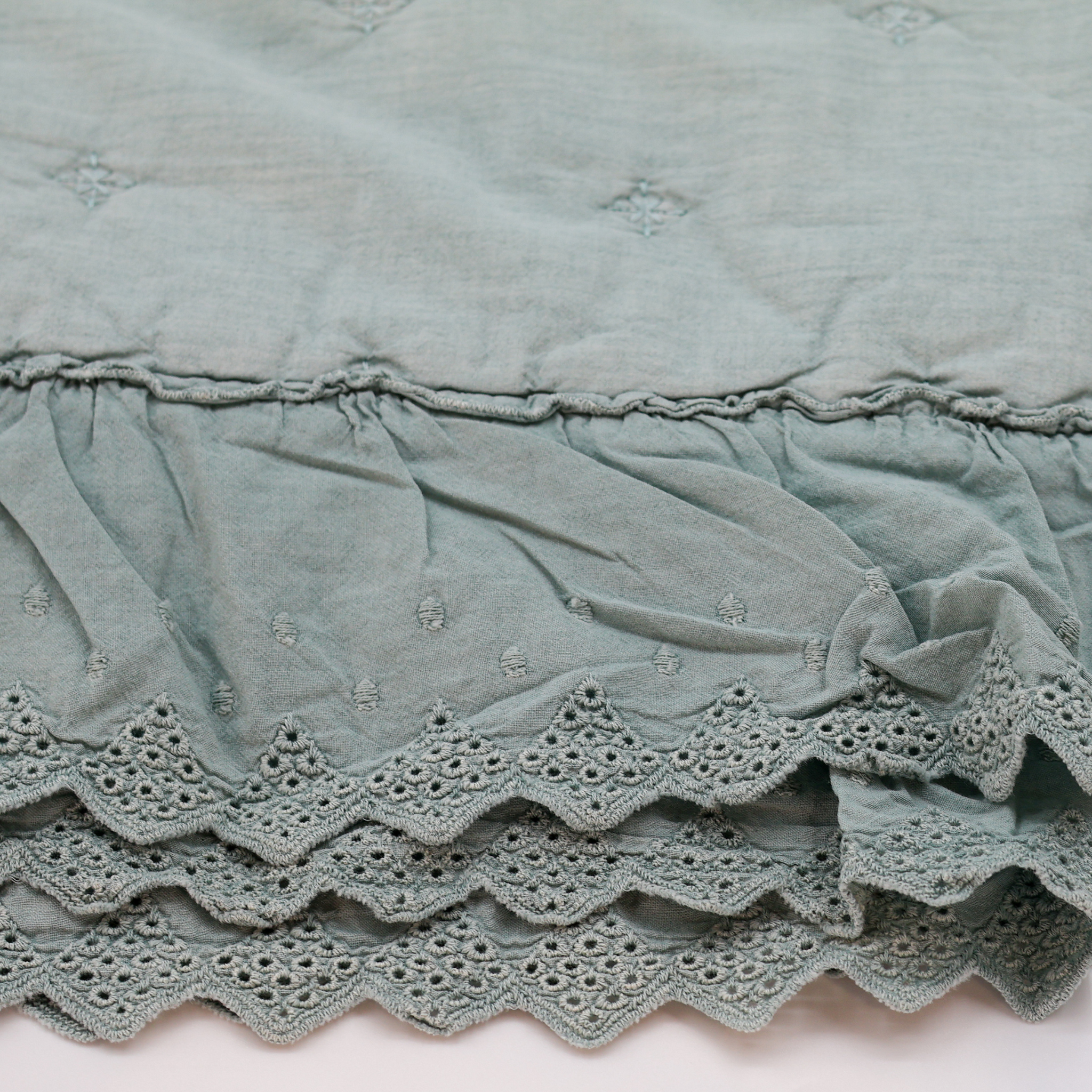 ruffle edges green quilt