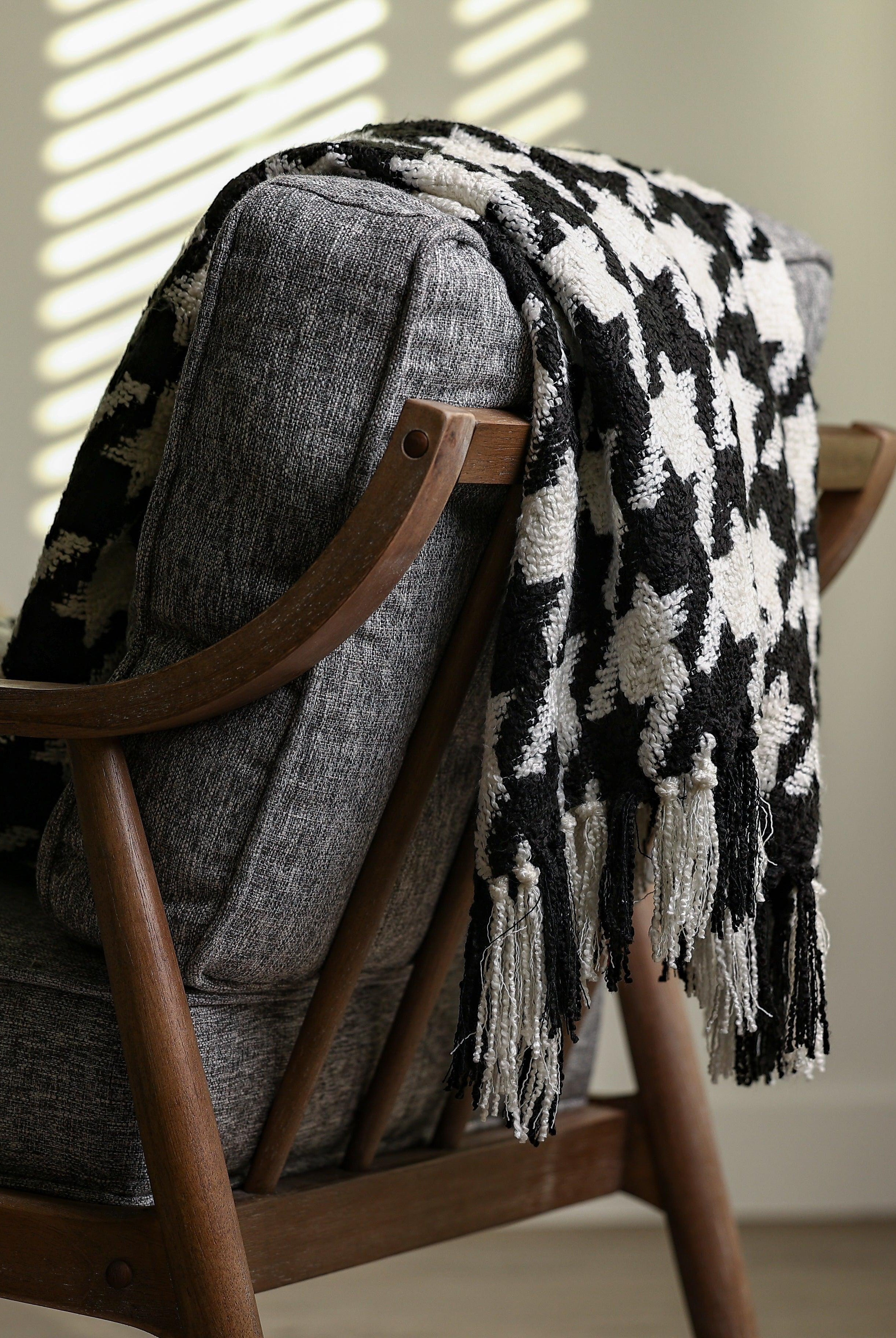 thick soft acrylic throw blanket, houndstooth pattern black and white