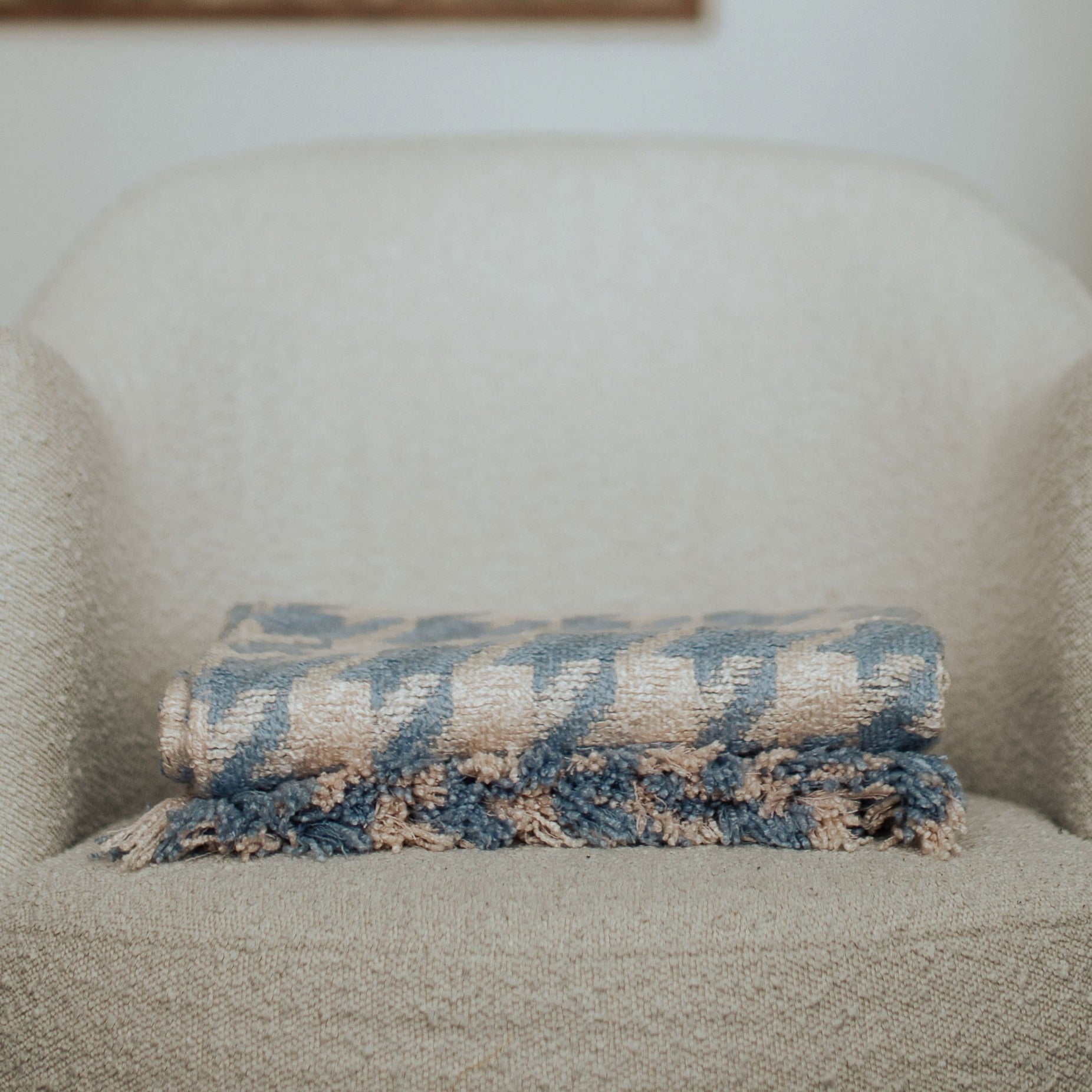 blue and pink houndstooth throw 