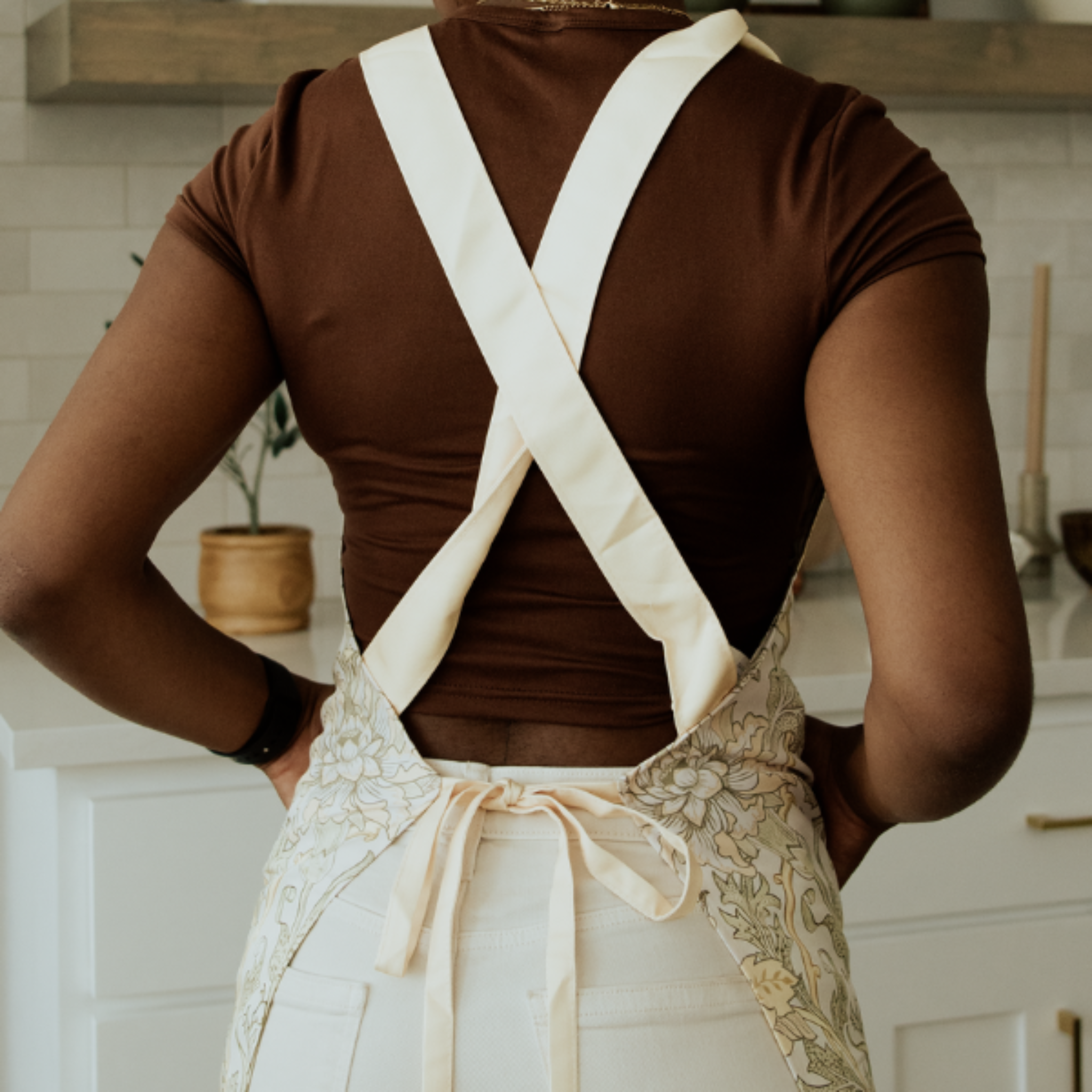 the back of yellow apron